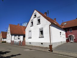 Hausansicht von Straßenseite - rechts